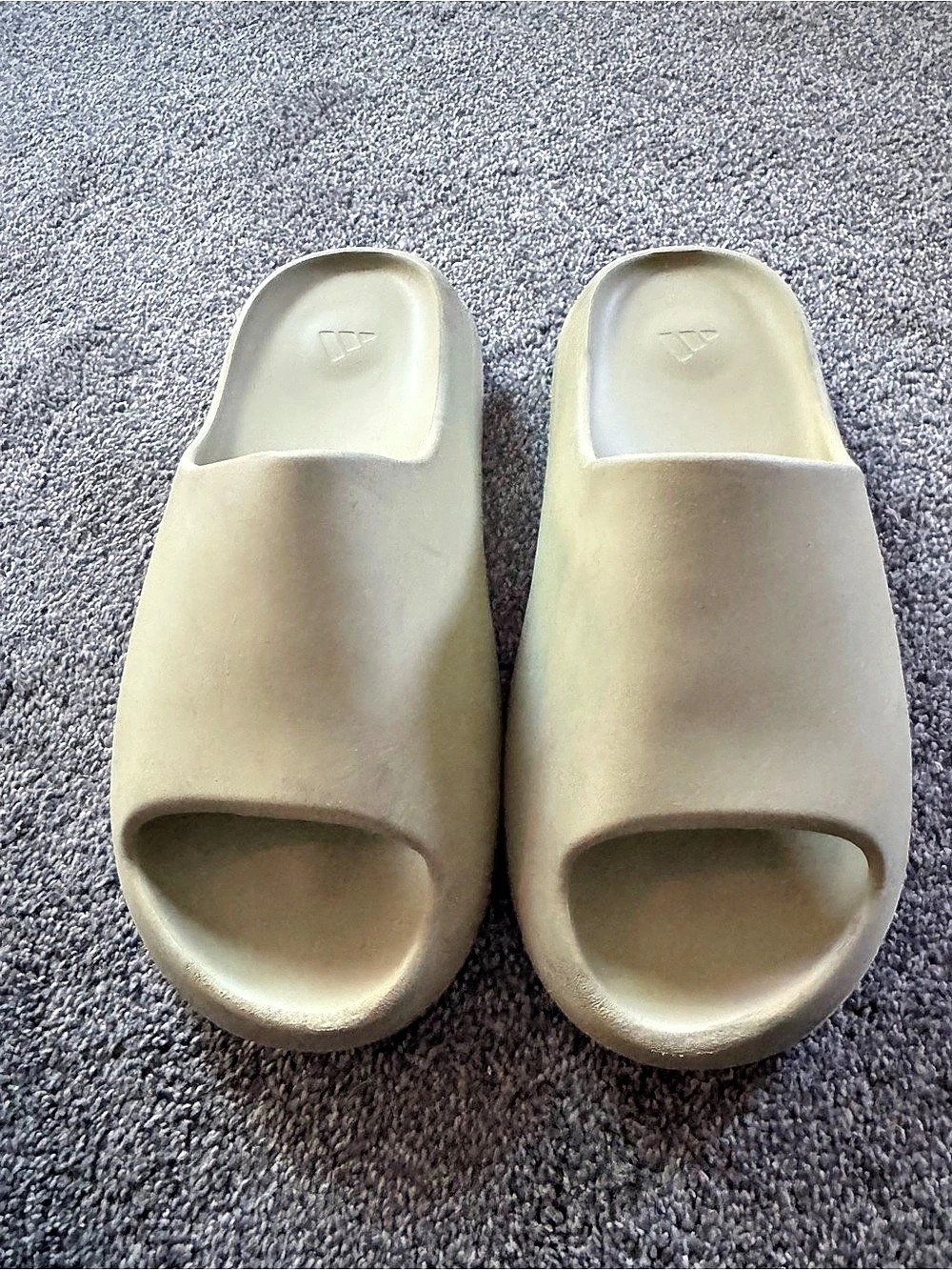 adidas Yeezy Slide Bone Slide Sandals in Beige